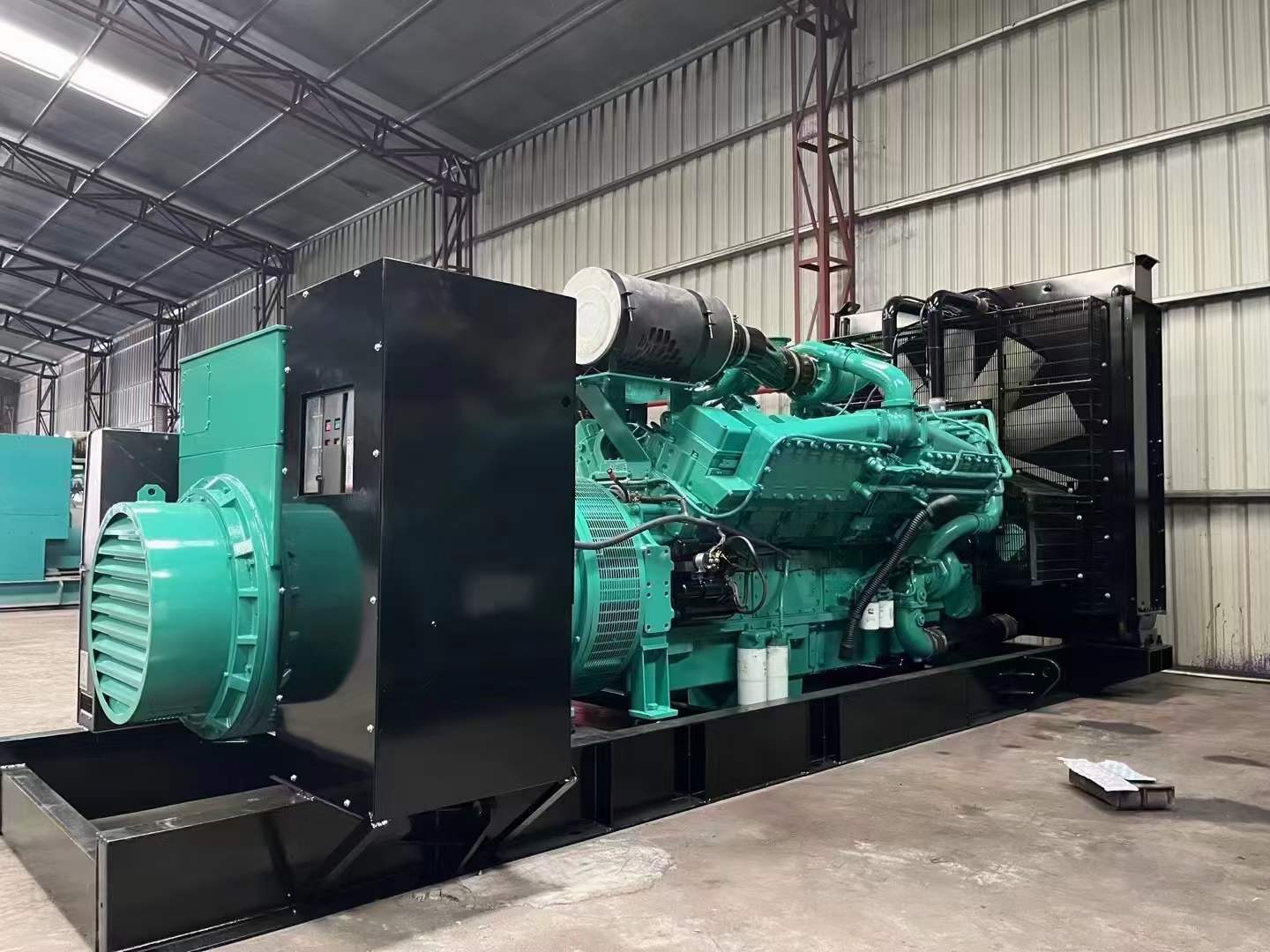 克孜勒苏柯尔克孜如何降低 800kW 柴油发电机输出电流的波动？